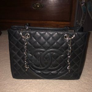 CHANEL Caviar black leather GST